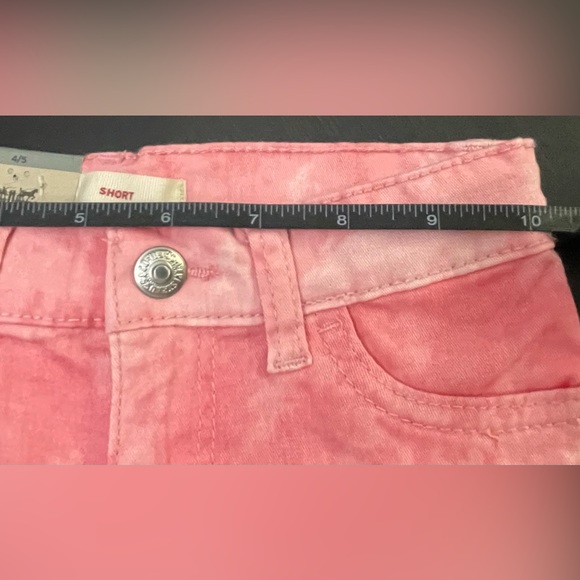 2/$30 Levi’s pink jean shorts girls size 4 or size 5 NWT - Picture 3 of 13